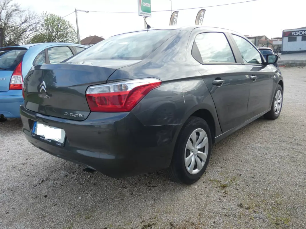 Citroën C-Elysée 2013 - 6750 EUR, 220000 km - AUTO.MOTO.pt - 220000km - foto 3 de 13