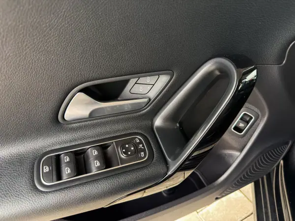 Mercedes-Benz CLA 220 2019 - 26750 EUR, 137070 km - AUTO.MOTO.pt - 137070km - foto 16 de 20