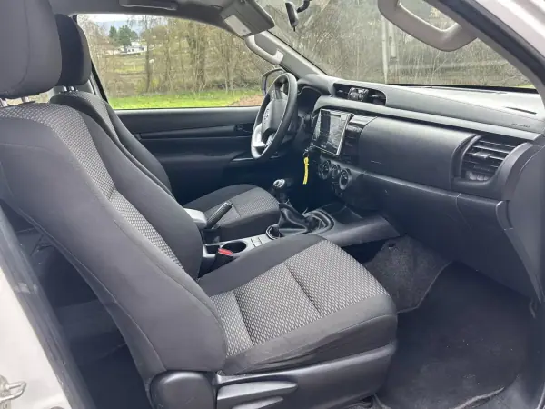Toyota Hilux 2018 - 29999 EUR, 257000 km - AUTO.MOTO.pt - 257000km - foto 10 de 13