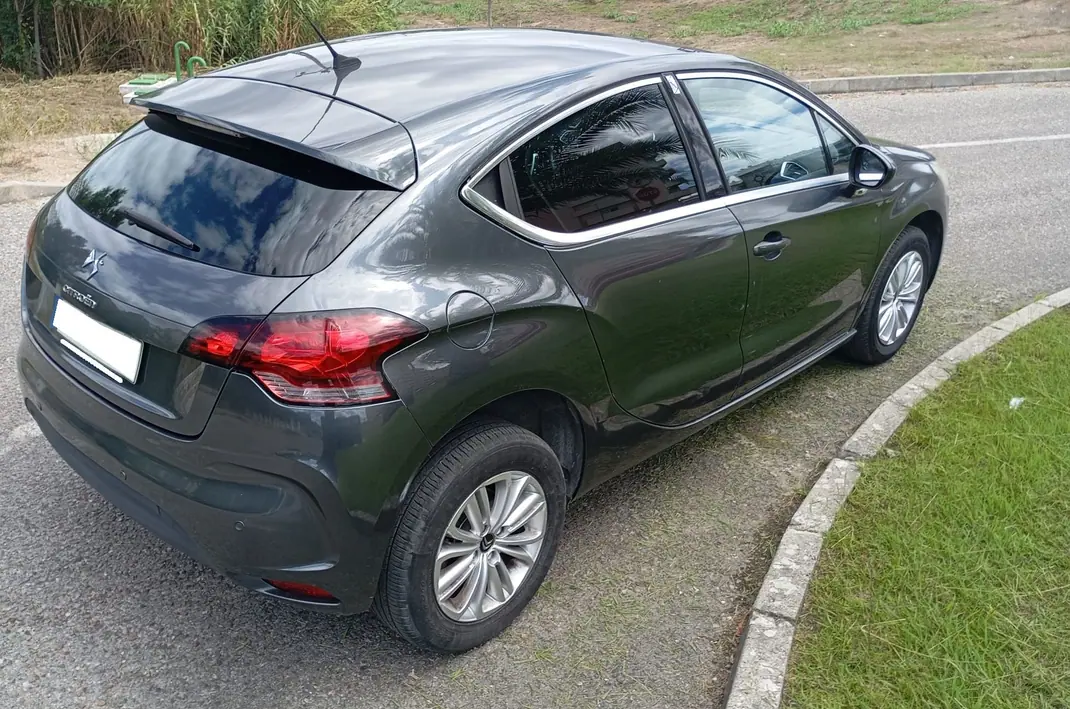 Citroën DS4 2012 - 7850 EUR, 182443 km - 182443km - foto 4 de 13