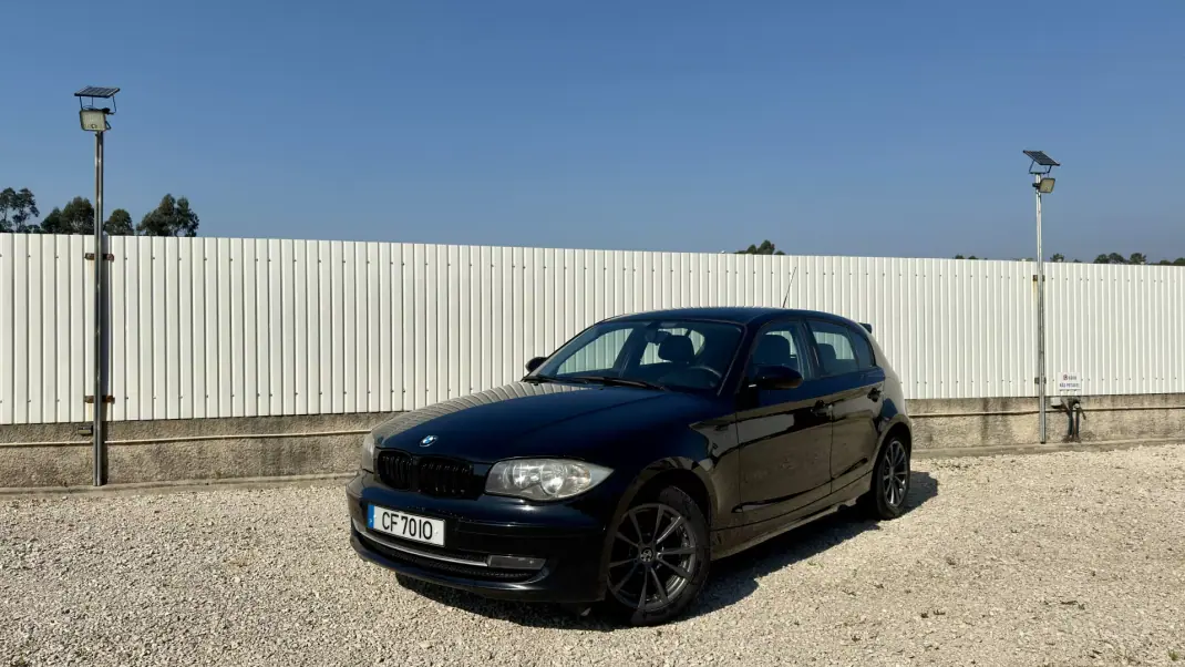 BMW 118 2009 - 9950 EUR, 260000 km - AUTO.MOTO.pt - 260000km - foto 2 de 3