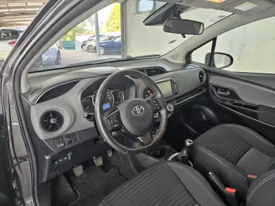 Toyota Yaris 2019 - 13650 EUR, 135421 km - AUTO.MOTO.pt - 135421km - foto 23 de 37