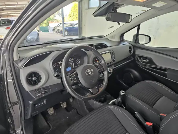 Toyota Yaris 2019 - 13650 EUR, 135421 km - AUTO.MOTO.pt - 135421km - foto 23 de 37