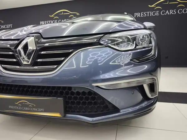 Renault Mégane Sport Tourer 2018 - 14450 EUR, 246155 km - AUTO.MOTO.pt - 246155km - foto 10 de 37