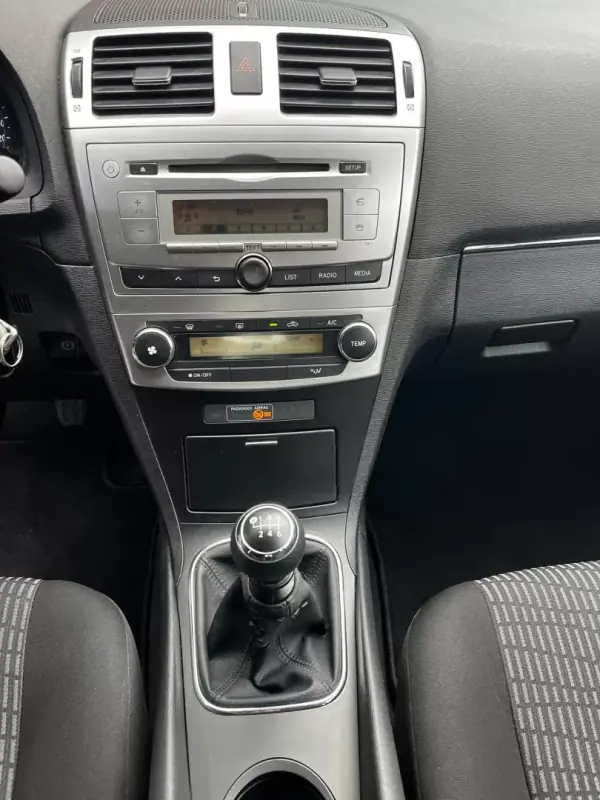 Toyota Avensis SW 2014 - 11900 EUR, 183000 km - AUTO.MOTO.pt - 183000km - foto 8 de 20