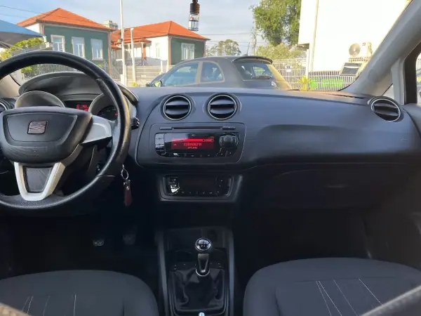 SEAT Ibiza 2011 - 6450 EUR, 240000 km - AUTO.MOTO.pt - 240000km - foto 12 de 45
