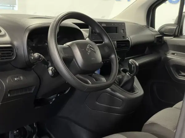 Citroën Berlingo 2022 - 17750 EUR, 90000 km - AUTO.MOTO.pt - 90000km - foto 6 de 13