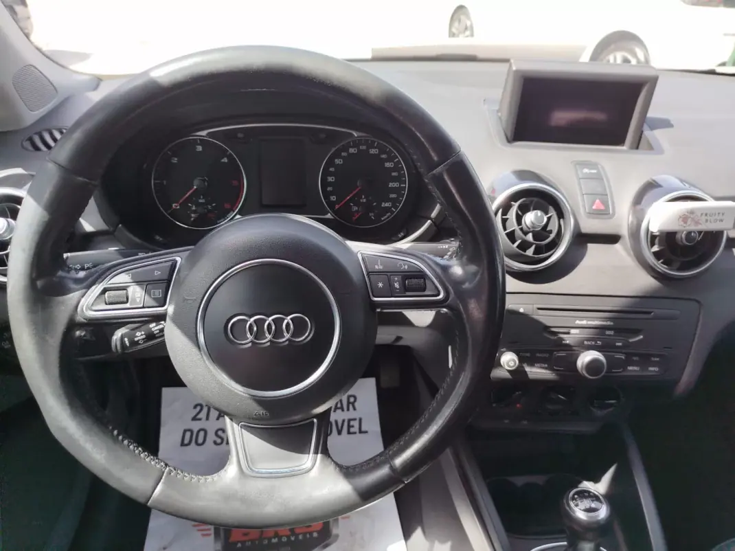 Audi A1 Sportback 2013 - 13750 EUR, 119213 km - 119213km - foto 7 de 18