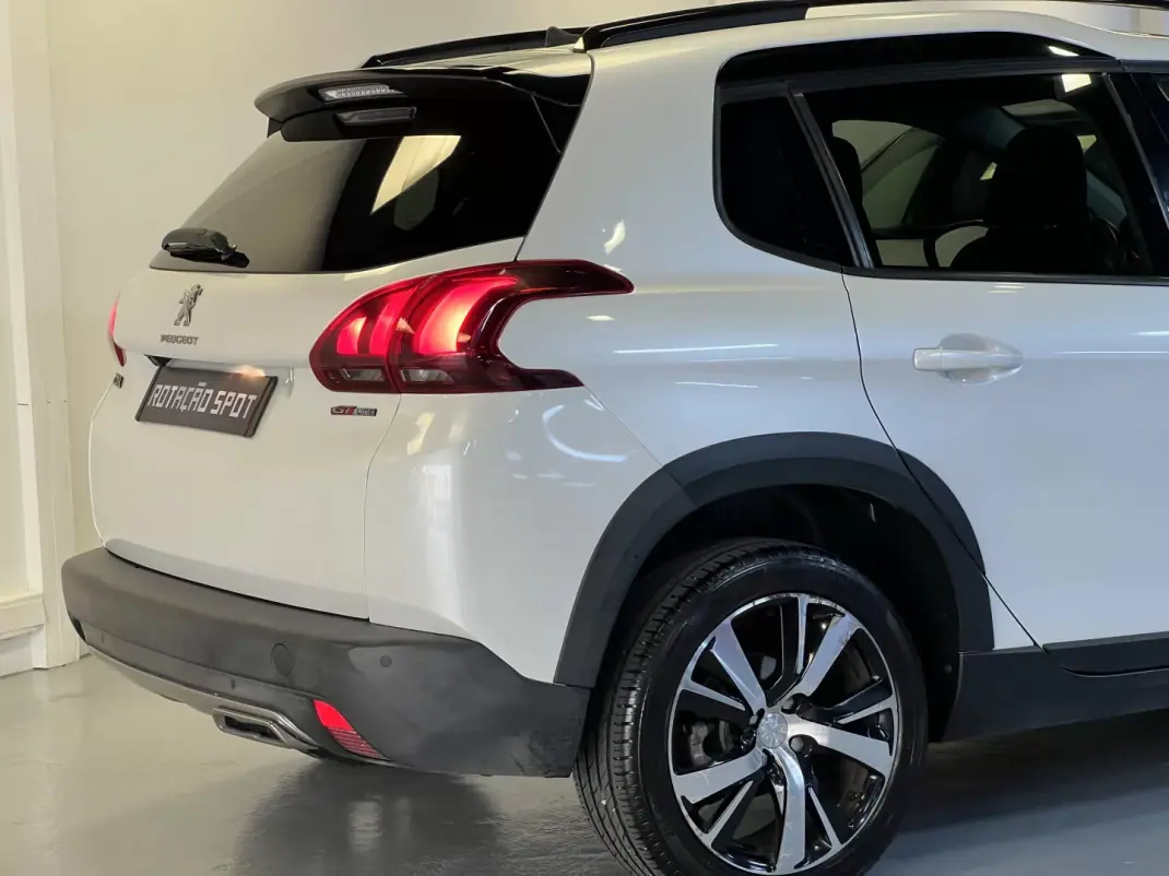 Peugeot 2008 2017 - 10990 EUR, 102000 km - AUTO.MOTO.pt - 102000km - foto 15 de 40