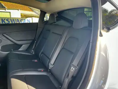 Tesla Model Y 2023 - 34900 EUR, 45800 km - AUTO.MOTO.pt - 45800km - foto 9 de 15