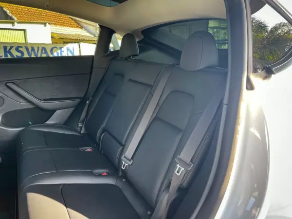 Tesla Model Y 2023 - 34900 EUR, 45800 km - AUTO.MOTO.pt - 45800km - foto 9 de 15