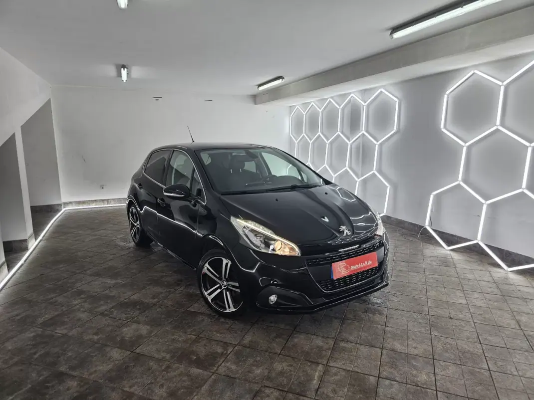 Peugeot 208 2019 - 11950 EUR, 90328 km - AUTO.MOTO.pt - 90328km - foto 2 de 90