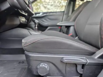 Ford Focus 2023 - 17990 EUR, 75650 km - AUTO.MOTO.pt - 75650km - foto 17 de 39
