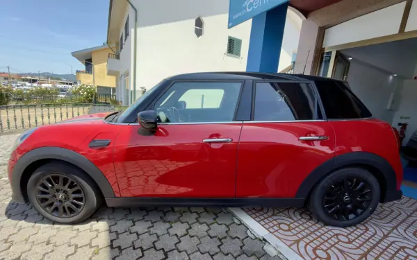 MINI 5 Portas 2023 - 26950 EUR, 56000 km - AUTO.MOTO.pt - 56000km - foto 6 de 27