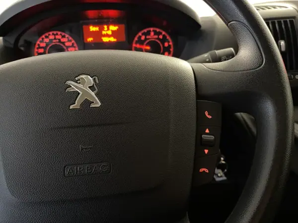 Peugeot 2.2 BlueHDi 335 L2 CD 2023 - 22950 EUR, 69000 km - AUTO.MOTO.pt - 69000km - foto 13 de 24