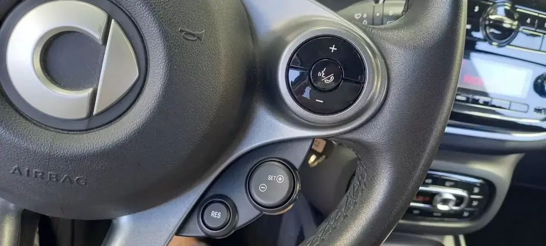 Smart ForFour 2018 - 10890 EUR, 53910 km - AUTO.MOTO.pt - 53910km - foto 11 de 19