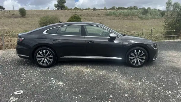 Volkswagen Arteon 2022 - 25490 EUR, 140000 km - 140000km - foto 4 de 26