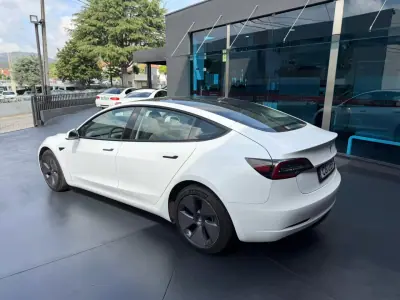 Tesla Model 3 2021 - 24900 EUR, 142000 km - AUTO.MOTO.pt - 142000km - foto 5 de 10