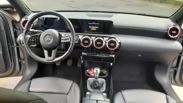 Mercedes-Benz A 180 2020 - 24500 EUR, 99999 km - AUTO.MOTO.pt - 99999km - foto 15 de 16