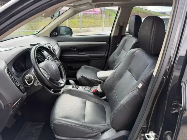 Mitsubishi Outlander 2014 - 17900 EUR, 161000 km - AUTO.MOTO.pt - 161000km - foto 4 de 10