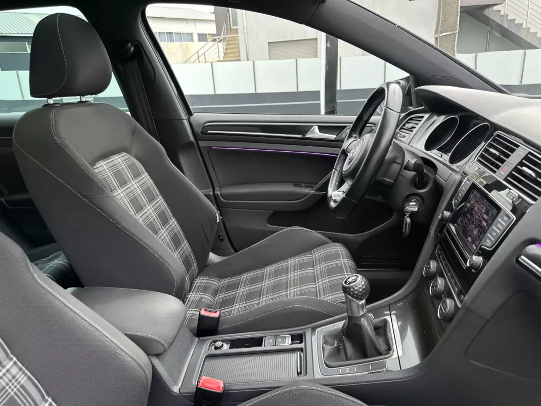 Volkswagen Golf 2014 - 15000 EUR, 240000 km - 240000km - foto 45 de 83