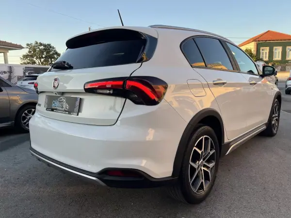 Fiat Tipo Cross 2022 - 14950 EUR, 98000 km - AUTO.MOTO.pt - 98000km - foto 5 de 53