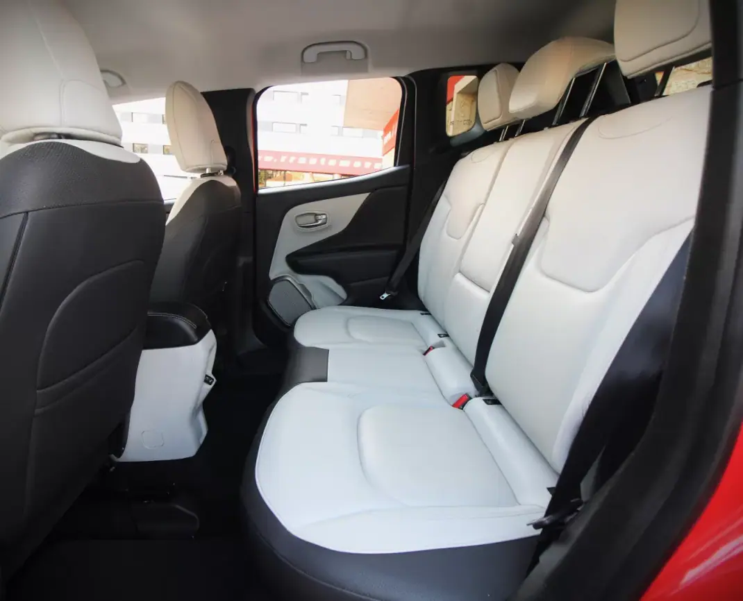 Jeep Renegade 2018 - 14990 EUR, 116000 km - AUTO.MOTO.pt - 116000km - foto 14 de 36