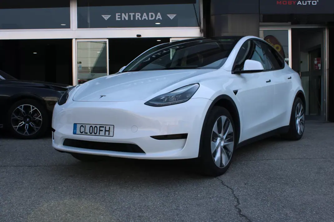Tesla Model Y 2024 - 35900 EUR, 38745 km - 38745km - foto 3 de 38