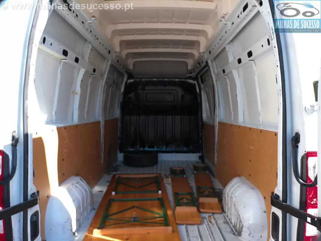 Renault 2017 - 16750 EUR, 185000 km - AUTO.MOTO.pt - 185000km - foto 14 de 21