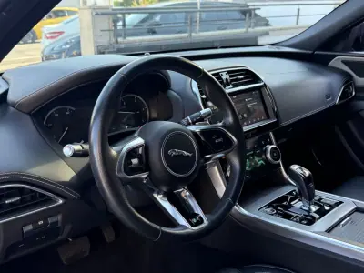 Jaguar XE 2019 - 24500 EUR, 127874 km - AUTO.MOTO.pt - 127874km - foto 7 de 21