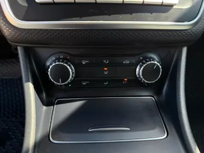 Mercedes-Benz A 180 2017 - 16500 EUR, 182000 km - AUTO.MOTO.pt - 182000km - foto 24 de 41