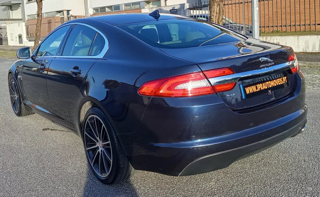 Jaguar XF 2014 - 13990 EUR, 192200 km - AUTO.MOTO.pt - 192200km - foto 7 de 18