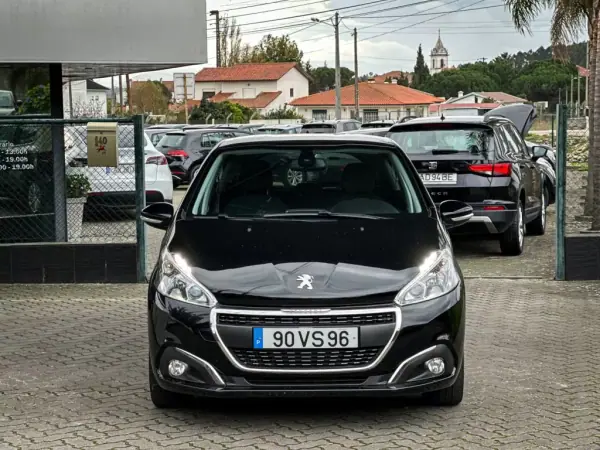 Peugeot 208 2018 - 11690 EUR, 118000 km - AUTO.MOTO.pt - 118000km - foto 3 de 12