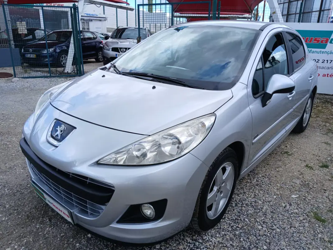 Peugeot 207 2012 - 5250 EUR, 180948 km - AUTO.MOTO.pt - 180948km - foto 1 de 28