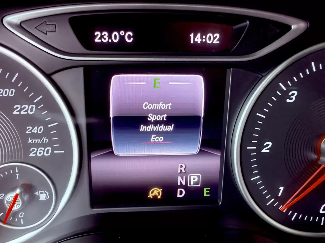 Mercedes-Benz A 180 2015 - 15999 EUR, 219500 km - AUTO.MOTO.pt - 219500km - foto 87 de 110