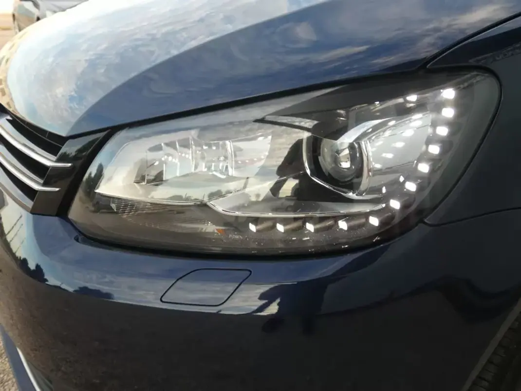 Volkswagen Touran 2012 - 16999 EUR, 182000 km - AUTO.MOTO.pt - 182000km - foto 5 de 28