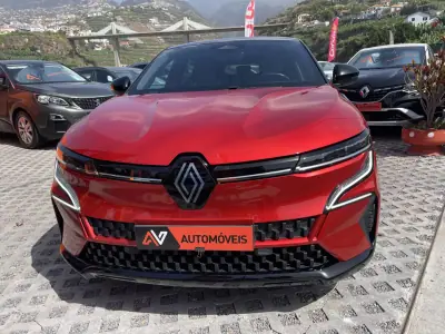 Renault Mégane E-Tech 2023 - 26950 EUR, 30221 km - 30221km - foto 2 de 11