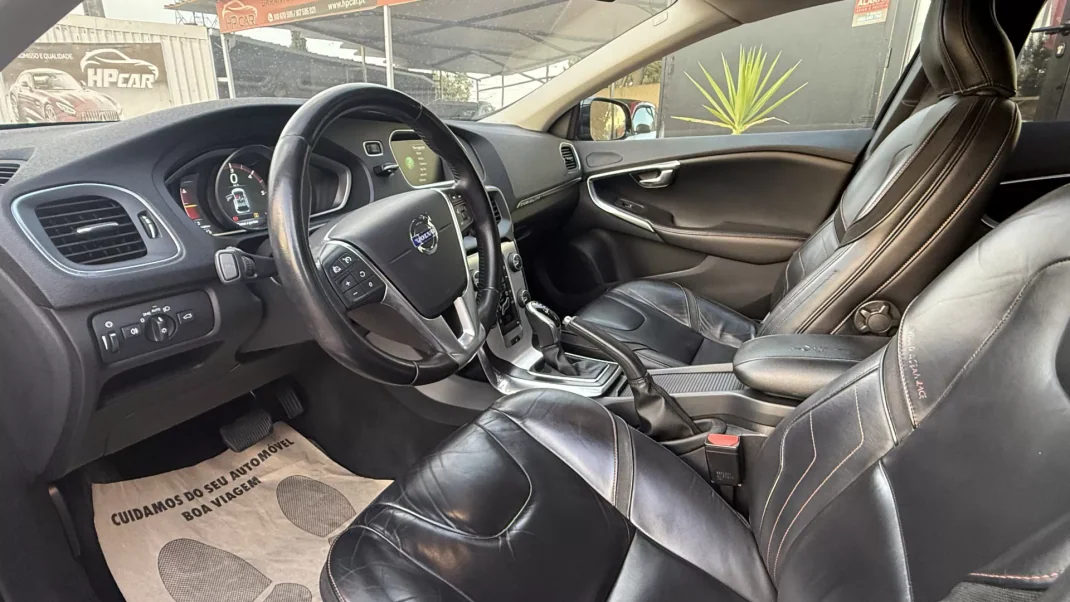 Volvo V40 Cross Country 2015 - 1 EUR, 185000 km - AUTO.MOTO.pt - 185000km - foto 21 de 26