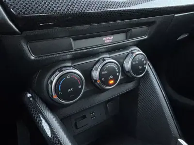 Mazda 2 2019 - 13900 EUR, 81000 km - AUTO.MOTO.pt - 81000km - foto 30 de 35