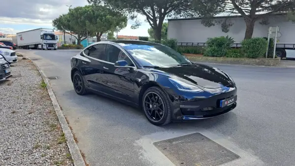 Tesla Model 3 2019 - 22500 EUR, 113000 km - AUTO.MOTO.pt - 113000km - foto 16 de 53