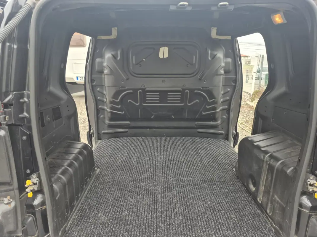 Fiat Fiorino 2018 - 9400 EUR, 179900 km - 179900km - foto 10 de 10