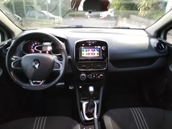 Renault Clio Sport Tourer 2017 - 14750 EUR, 159000 km - 159000km - foto 8 de 12