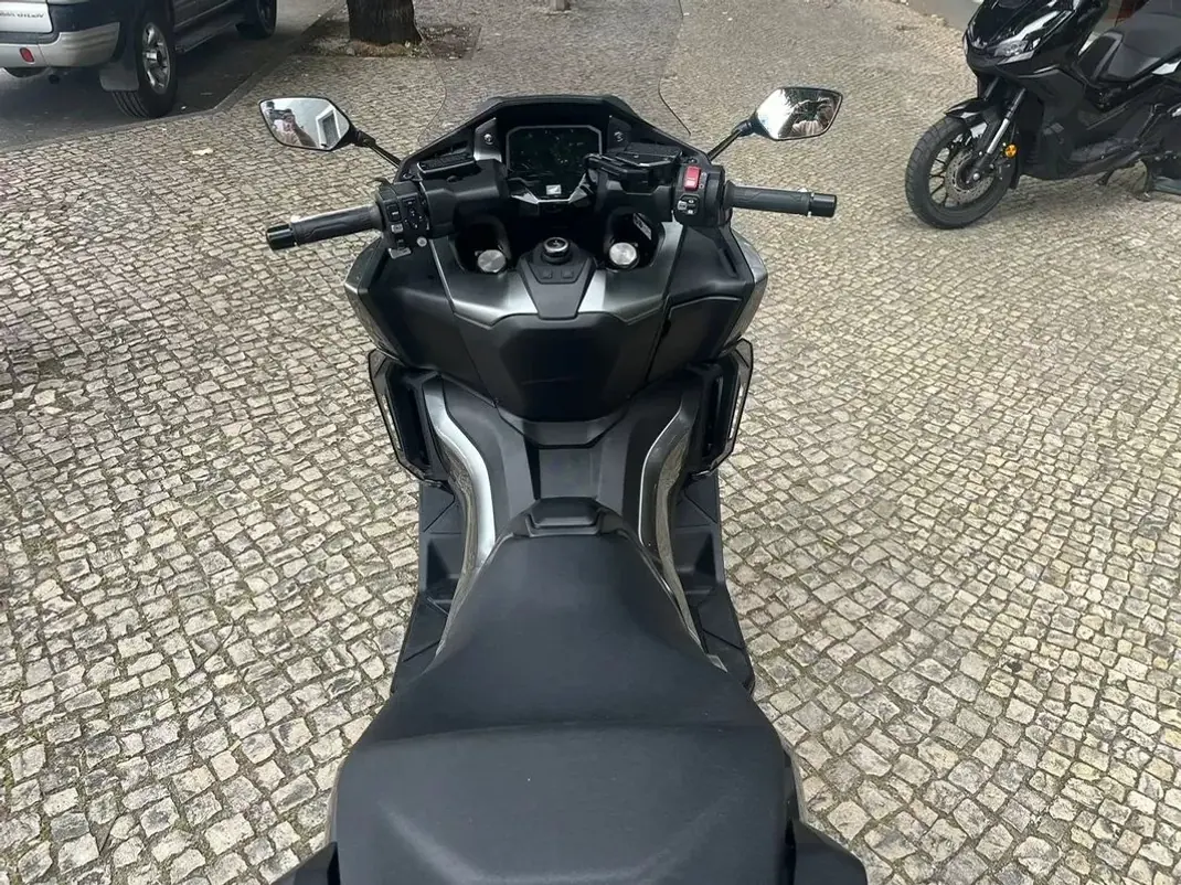 Honda Forza 2023 - 9350 EUR, 11932 km - AUTO.MOTO.pt - 11932km - foto 8 de 12