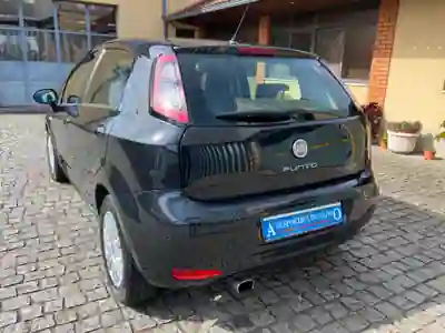 Fiat Punto 2014 - 7890 EUR, 176200 km - AUTO.MOTO.pt - 176200km - foto 2 de 14