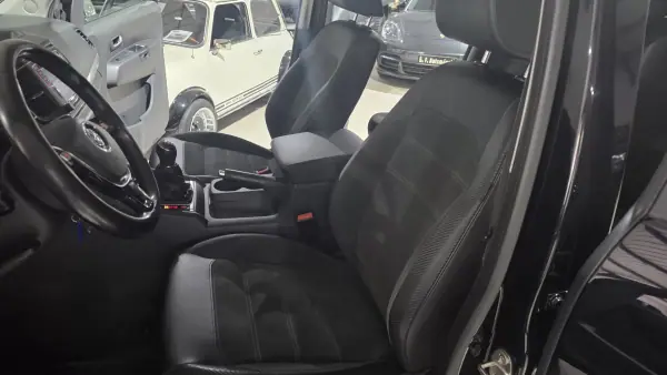 Volkswagen Amarok 2019 - 27500 EUR, 138121 km - AUTO.MOTO.pt - 138121km - foto 28 de 46