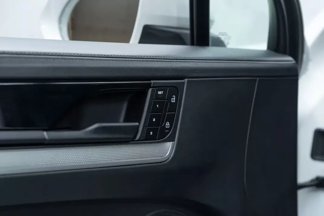 Porsche Cayenne 2024 - 97950 EUR, 32000 km - AUTO.MOTO.pt - 32000km - foto 24 de 55