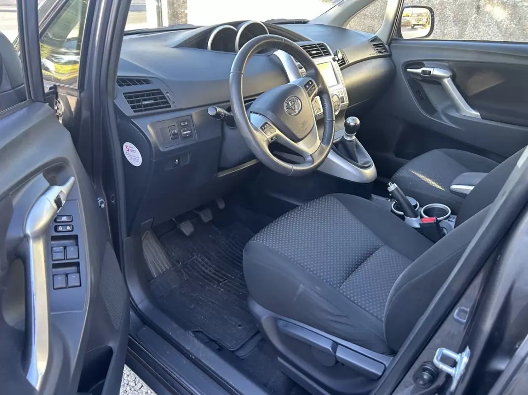 Toyota Verso 2012 - 13750 EUR, 96840 km - 96840km - foto 5 de 14