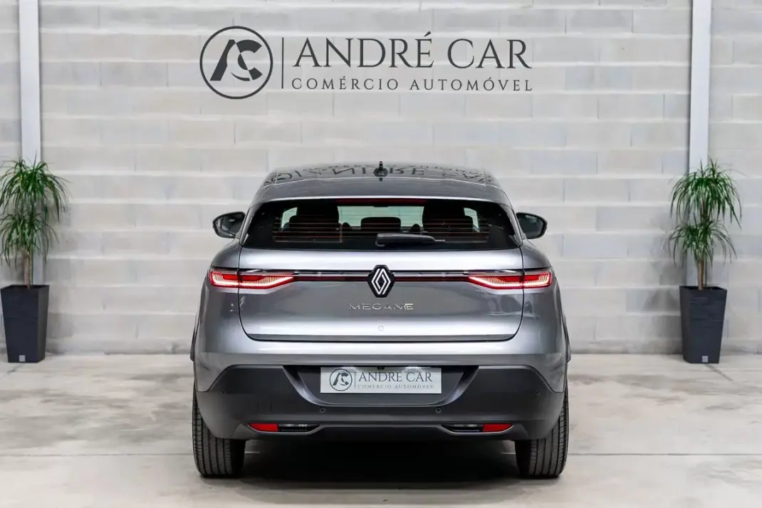 Renault Mégane E-Tech 2023 - 22450 EUR, 46780 km - AUTO.MOTO.pt - 46780km - foto 8 de 48