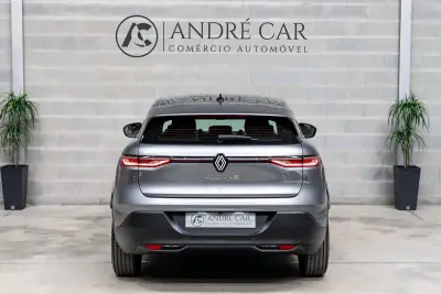 Renault Mégane E-Tech 2023 - 22450 EUR, 46780 km - AUTO.MOTO.pt - 46780km - foto 8 de 48