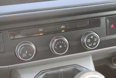 VW Transporter 2.0 TDI Confortline Extra AC 2020 - 17990 EUR, 199000 km - AUTO.MOTO.pt - 199000km - foto 24 de 24